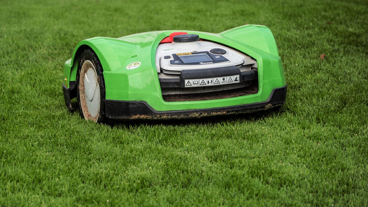 Czy roboty koszące zadbają o kondycję trawnika? Sprawdź!